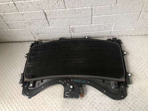 Discovery 4 Sunroof Complete with Motor and Blind Land Rover 2009 to 2016 D03086
