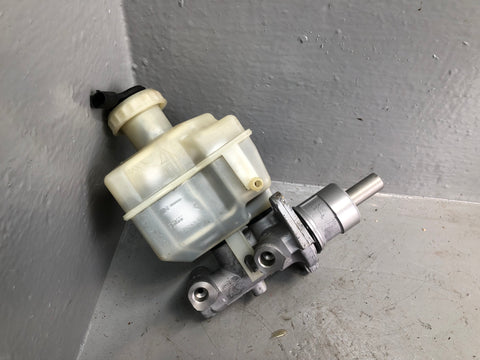 Discovery 3 Brake Master Cylinder with Reservoir Manual Land Rover 2004 to 2009