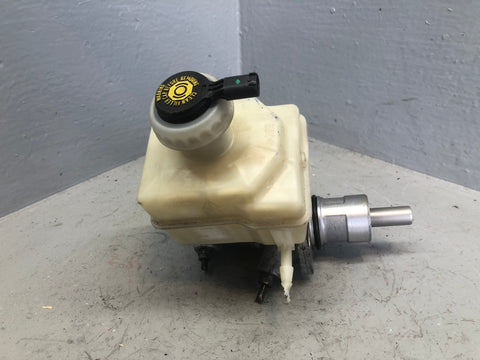 Discovery 3 Brake Master Cylinder with Reservoir Auto Land Rover 2004 to 2009