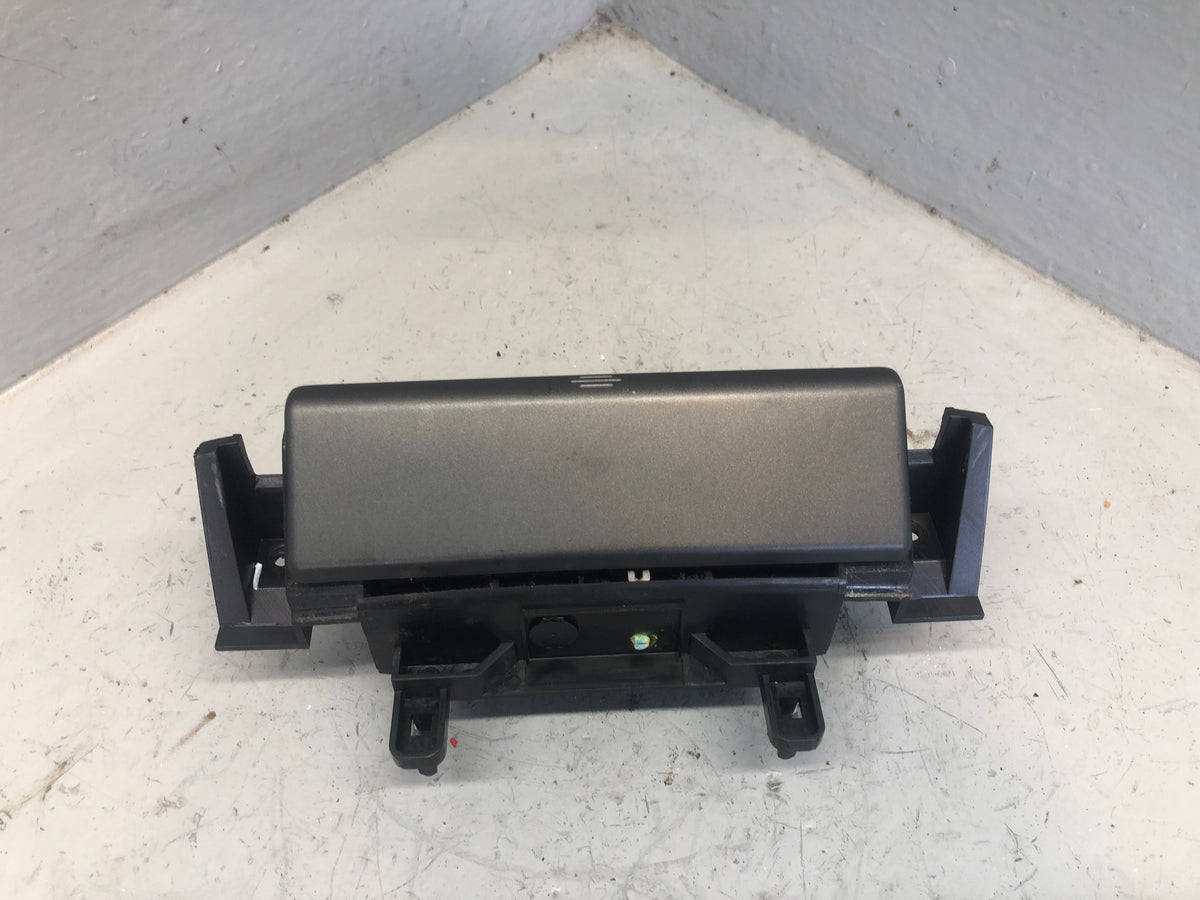 Discovery 4 Ashtray Front Land Rover AH22-048A02-A 2009 to 2016 D03086