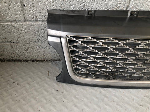 Range Rover Sport Front Grille Facelift in Silver Autobiography L320 D16076