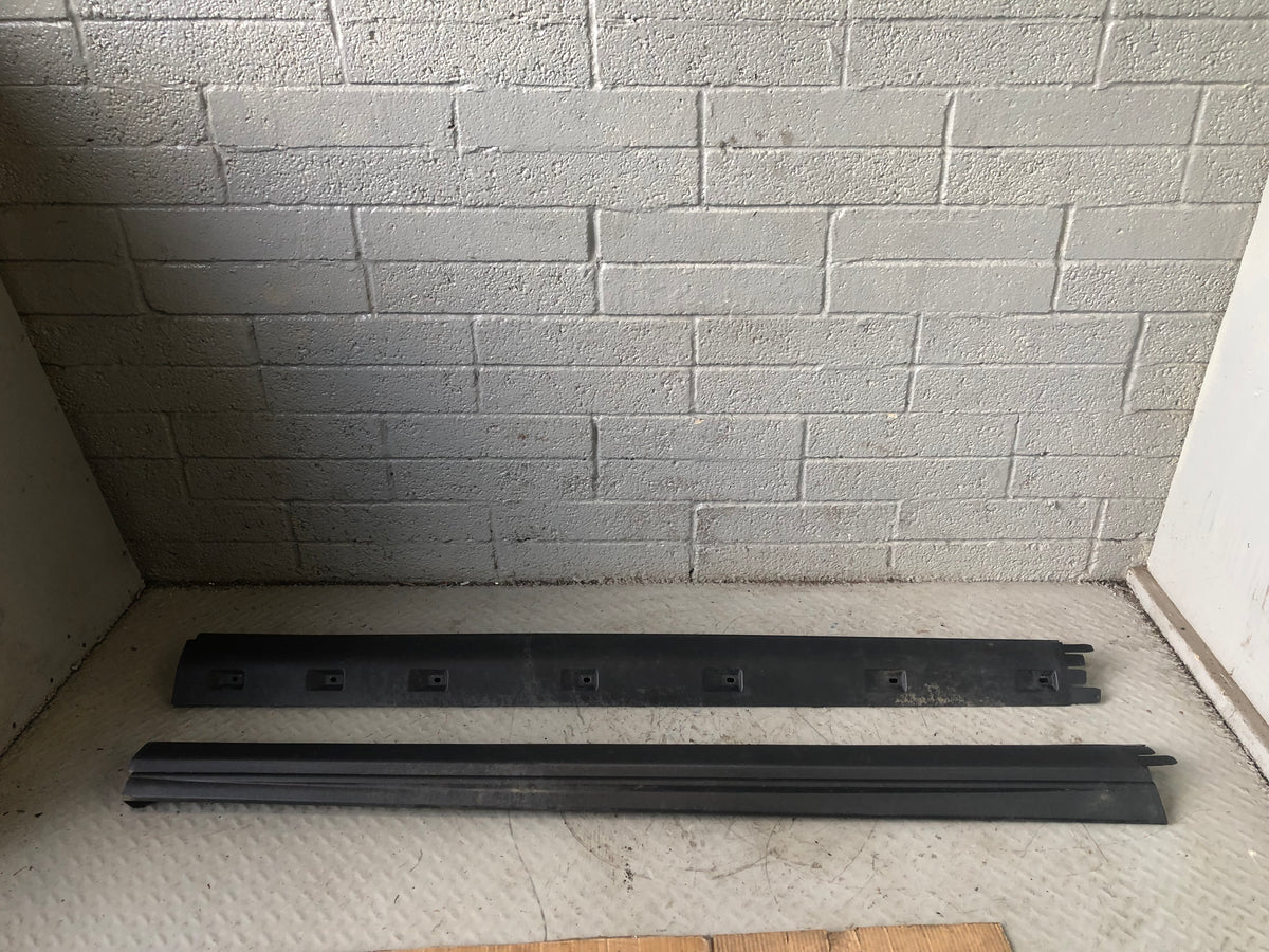 Discovery 3 or 4 Sill Trim Cover Protector Pair Land Rover 2004 to 2014 D03086
