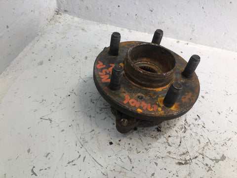 Discovery 2 Hub Bare with ABS Sensor Near Side Rear TD5 Land Rover 1998 to 2004