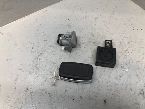 Discovery 4 Key Remote and Blade with Door Lock Land Rover 2009 to 2014 D27056