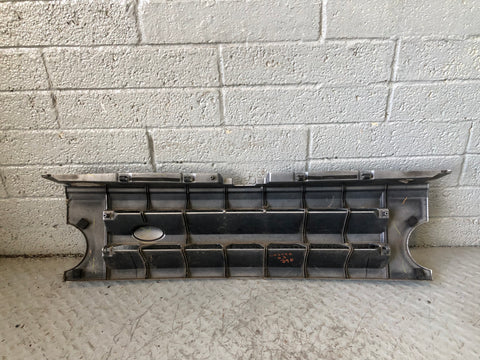 Discovery 3 Grille Front Zermatt Silver Land Rover 2004 to 2009 L03096