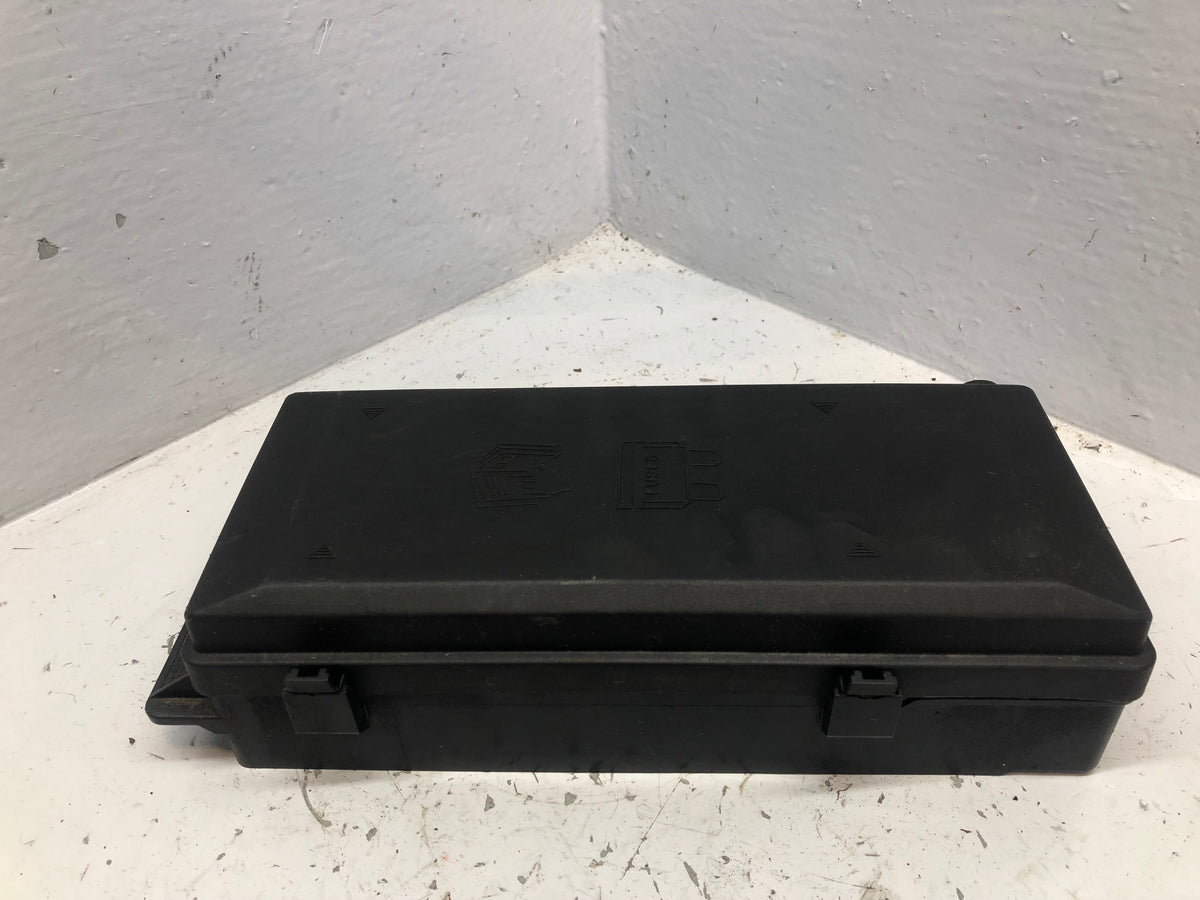 Discovery 2 Under Bonnet Fuse Box TD5 Land Rover YQE000300 1998 to 2004