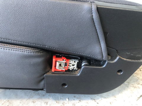 Discovery 3 Seats Leather Electric x 7 Land Rover in Black 2004 to 2009 J12086