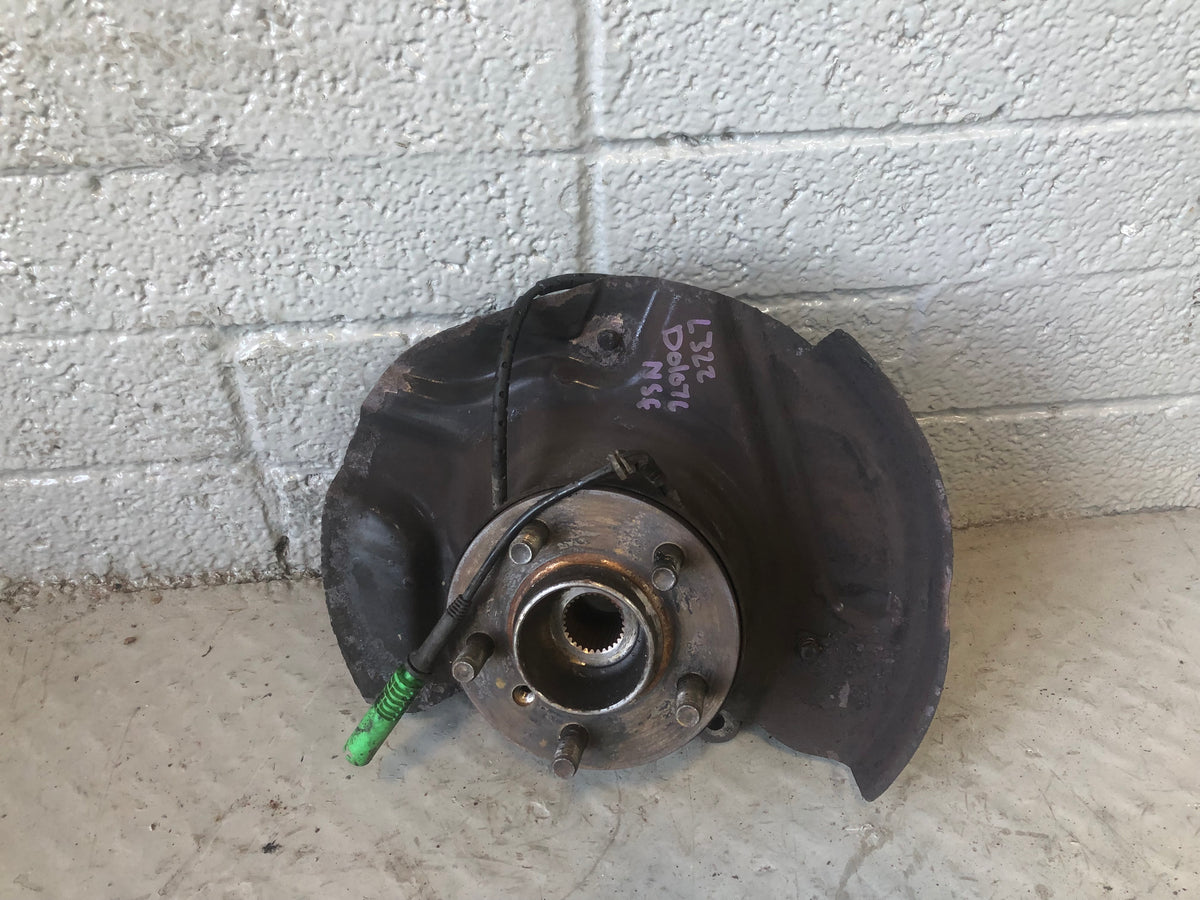 Range Rover L322 Hub Assembly Near Side Front 2006 to 2009 All Models D01076