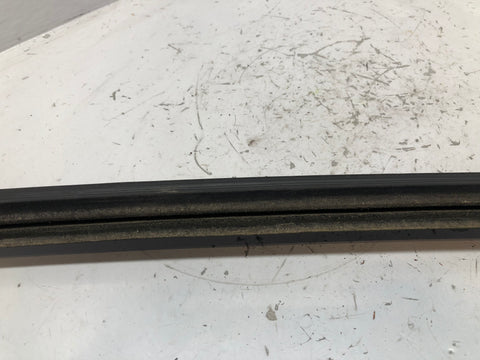 Discovery 2 Weather Strip Seal Near Side Front Window Trim Land Rover