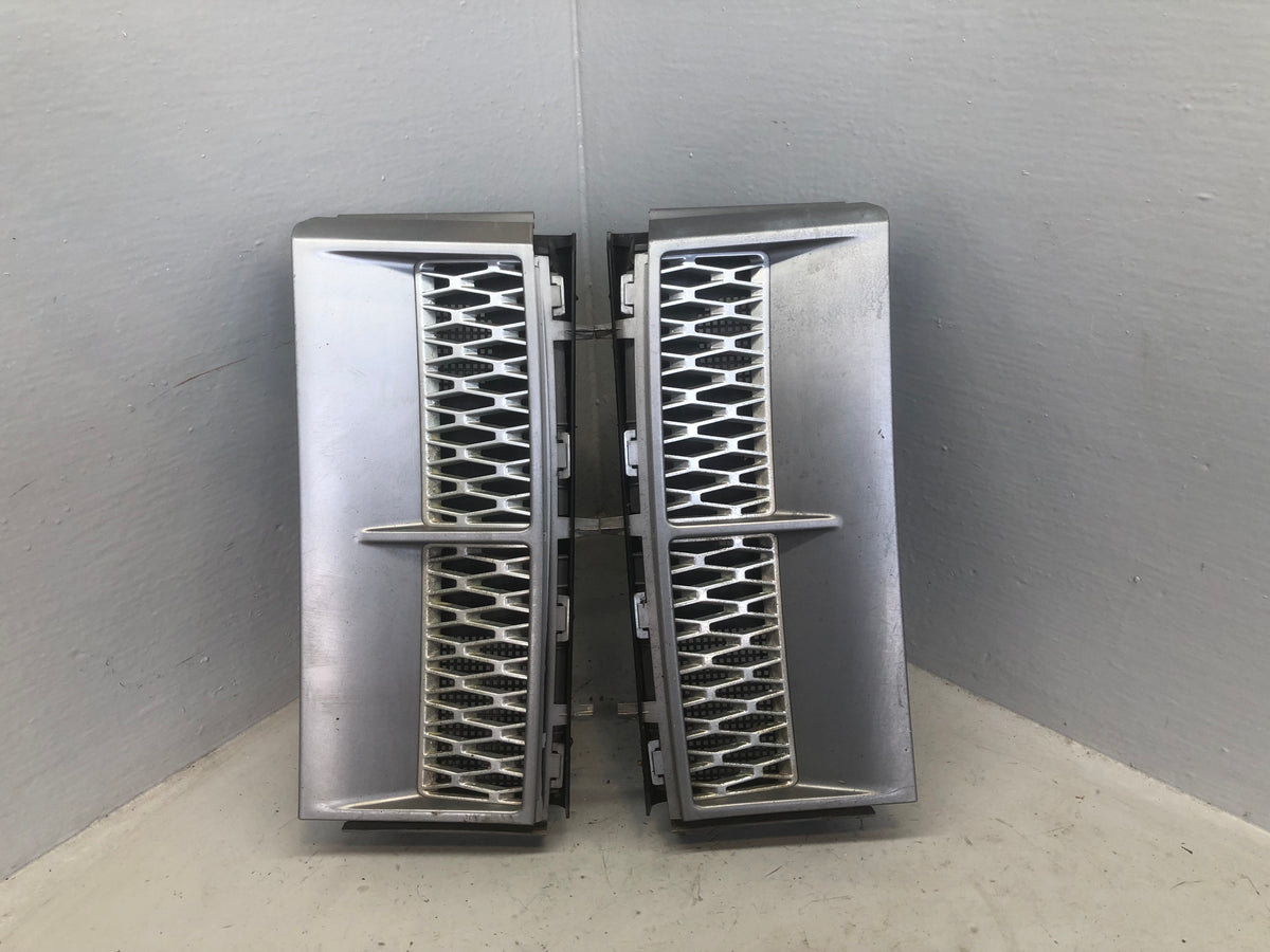 Range Rover L322 Wing Side Grilles Vents Supercharged 2002 to 2009 D01076