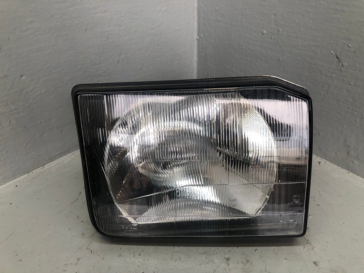Discovery 2 Headlight Off Side Pre-Facelift XBC105120 Land Rover L20076