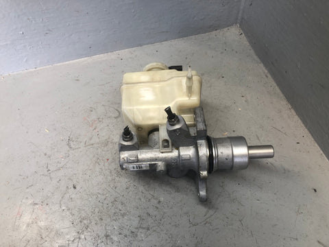Discovery 3 Brake Master Cylinder with Reservoir Auto Land Rover 2004 to 2009