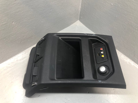 Range Rover Evoque Centre Console Rear Panel with AV Ports and Air Vents L538
