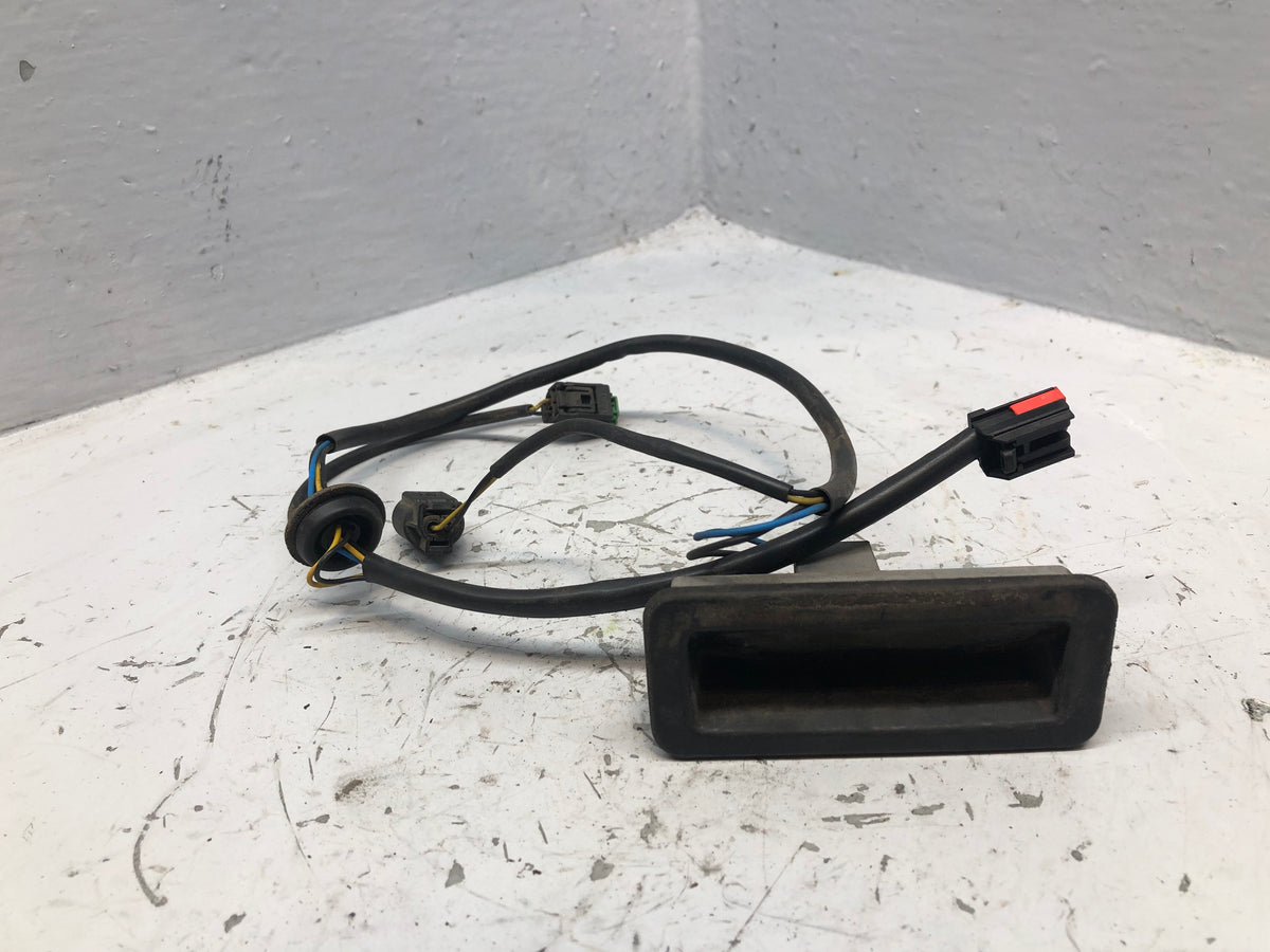 Freelander 2 Tailgate Release Micro Switch LR079909 Land Rover L359 2006 to 2011