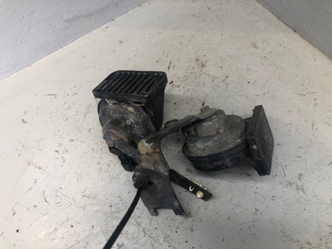 Range Rover L322 Horns Pair Of Two Tone Horns Land Rover 2010 to 2013 L29076