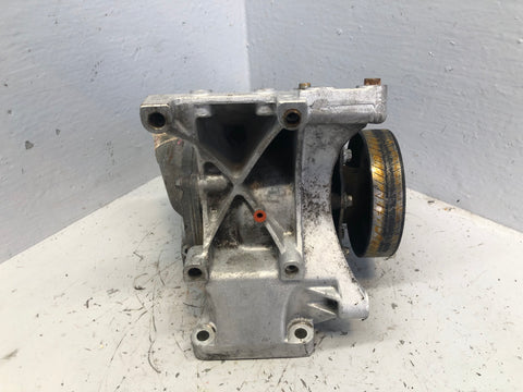 Discovery 2 Power Steering Water Pump Mount TD5 Land Rover 1998 to 2004