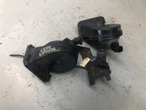 Range Rover L322 Horns Pair Of Two Tone Horns Land Rover 2010 to 2013 L29076