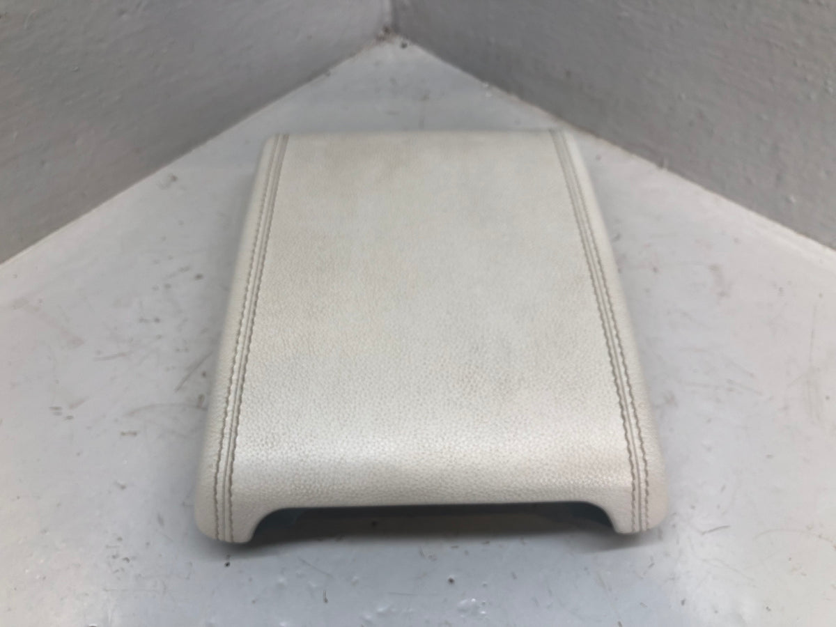 Range Rover Evoque Centre Console Armrest Lid in White Leather L538 L02015