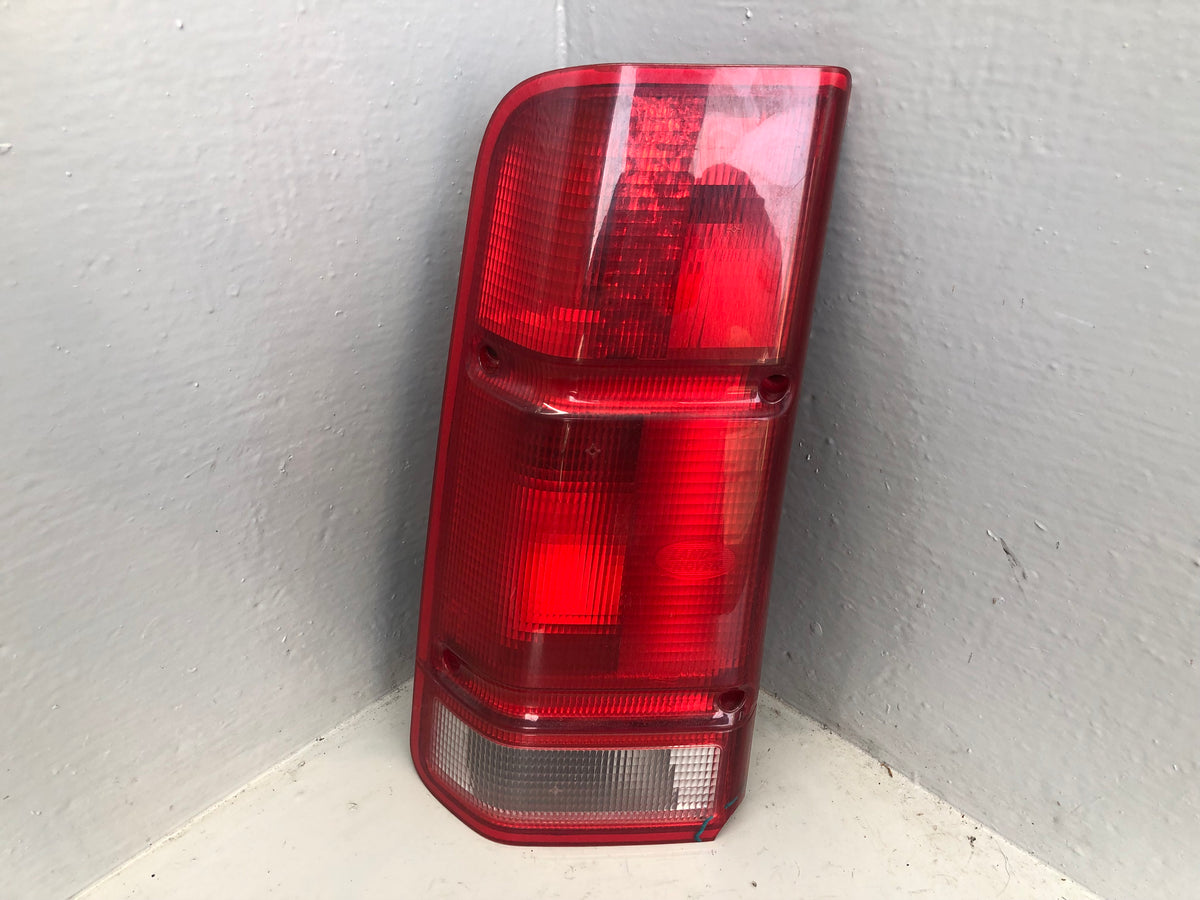 Discovery 2 Rear Tail Light Cluster Upper Pre-Facelift Near Side Rear L20076