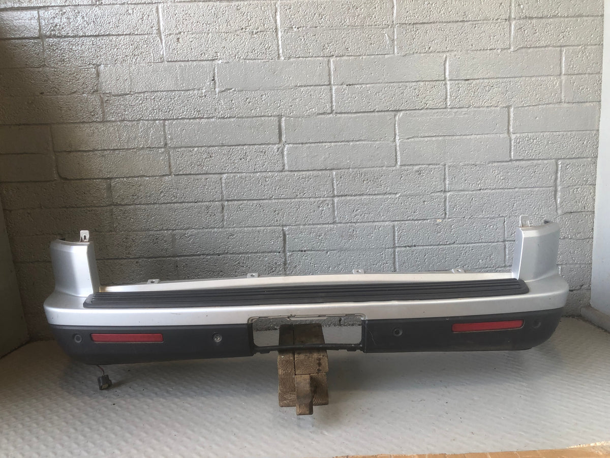 Discovery 4 Rear Bumper with Reflectors Zermatt Silver Land Rover L10076