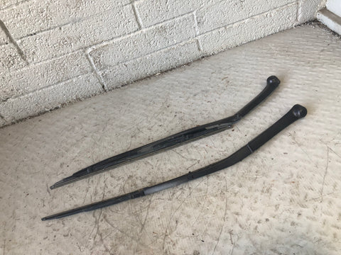 Range Rover L322 Front Windscreen Wiper Arms Pair 2010 to 2013 L29076