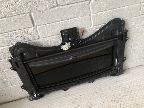 Discovery 4 Sunroof Complete with Motor and Blind Land Rover 2009 to 2016 D03086