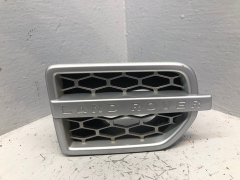Discovery 4 Wing Vent Grille Off Side Right in Silver Land Rover 2009 to 2013