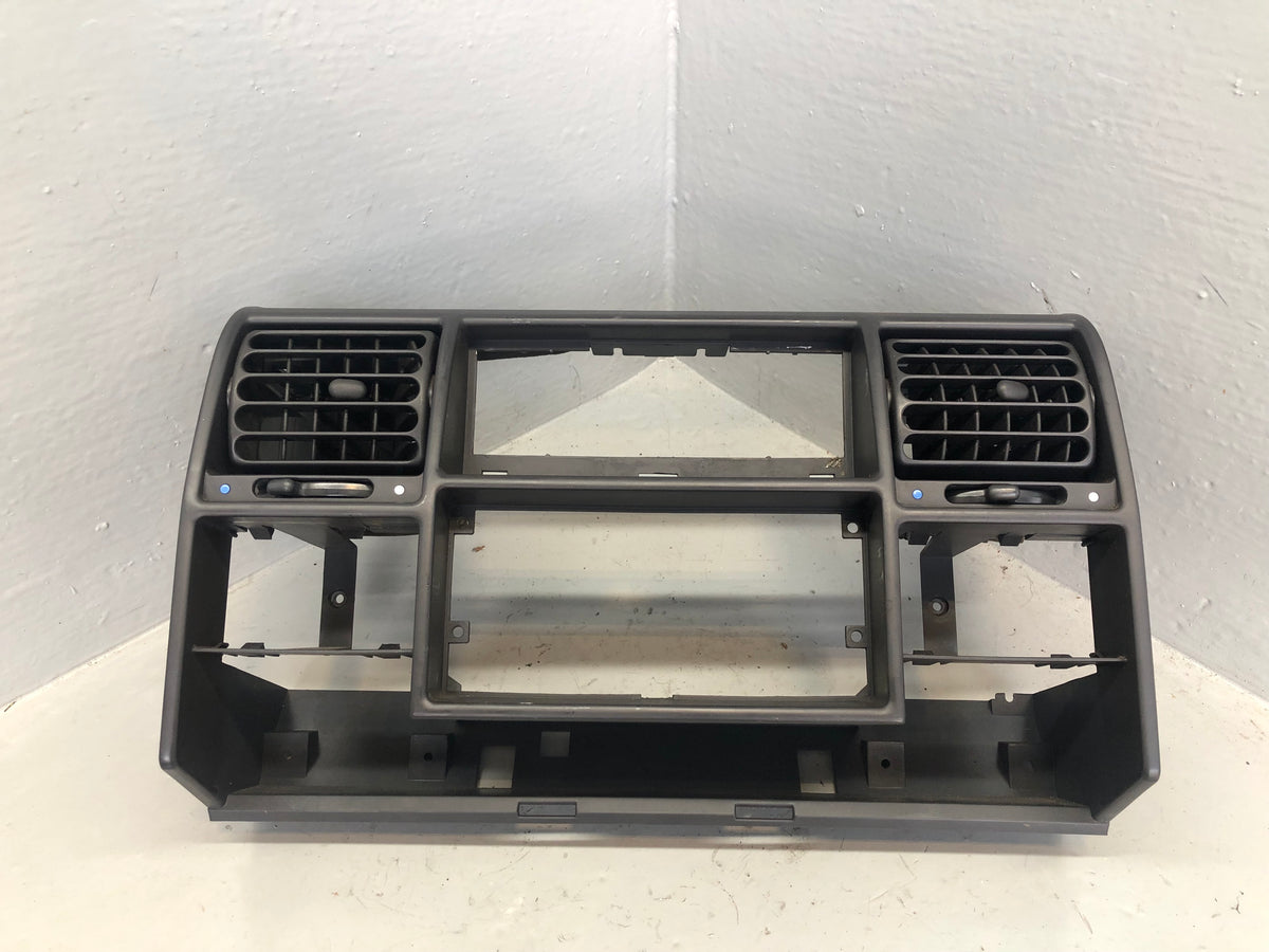 Discovery 2 Centre Air Vents Dashboard Panel Grey Land Rover 1998 to 2002 L20076