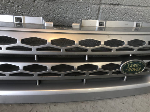 Discovery 4 Grille Front Zermatt Silver Land Rover 2009 to 2016 L10076