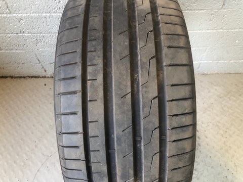 Churchill Part Worn Tyre 275/40ZR20 5mm Tread 275 40 20 D17066B