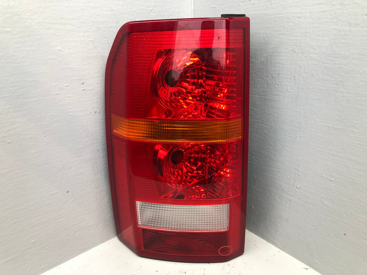 Discovery 3 Tail Light Cluster Near Side Rear XFB000573 2004 to 2009 L07106