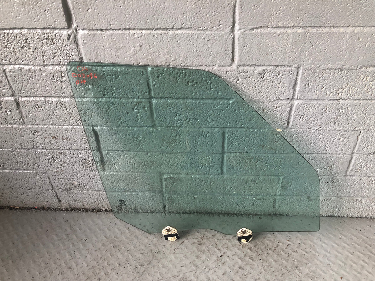 Discovery 4 Window Glass Off Side Front Door Land Rover 2009 to 2016 D03086