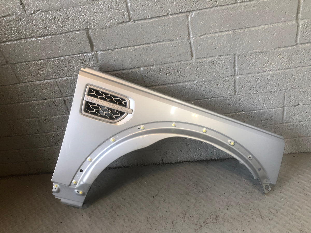 Discovery 4 Wing Off Side Front Zermatt Silver Land Rover 2009 to 2016 L10076