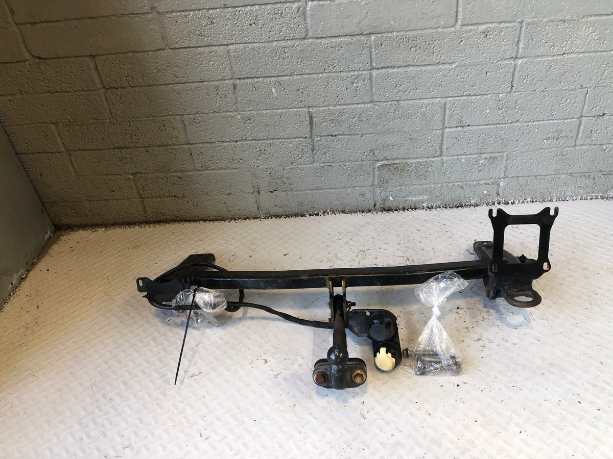 Freelander 2 Tow Bar with Tow Ball Land Rover 2006 to 2014 D02106
