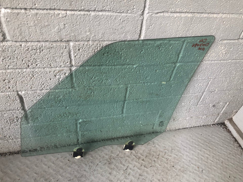 Discovery 4 Window Glass Off Side Front Door Land Rover 2009 to 2016 D03086