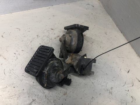 Range Rover L322 Horns Pair Of Two Tone Horns Land Rover 2010 to 2013 L29076