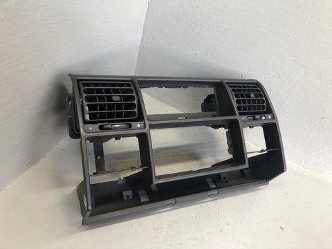 Discovery 2 Centre Air Vents Dashboard Panel Grey Land Rover 1998 to 2002 L20076