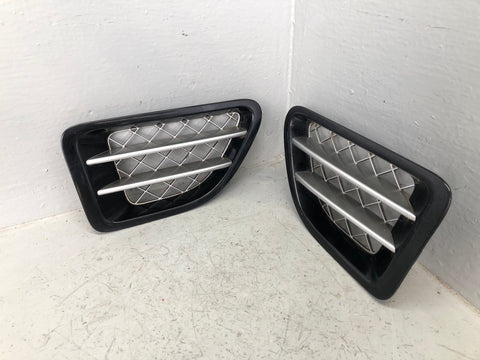 Range Rover Sport Wing Vents Pair L320 in Black and Silver 2005 to 2009