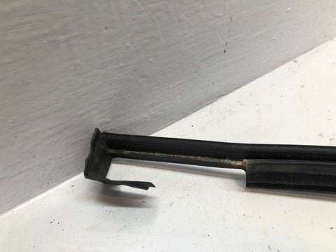 Discovery 2 Weather Strip Seal Near Side Front Window Trim Land Rover