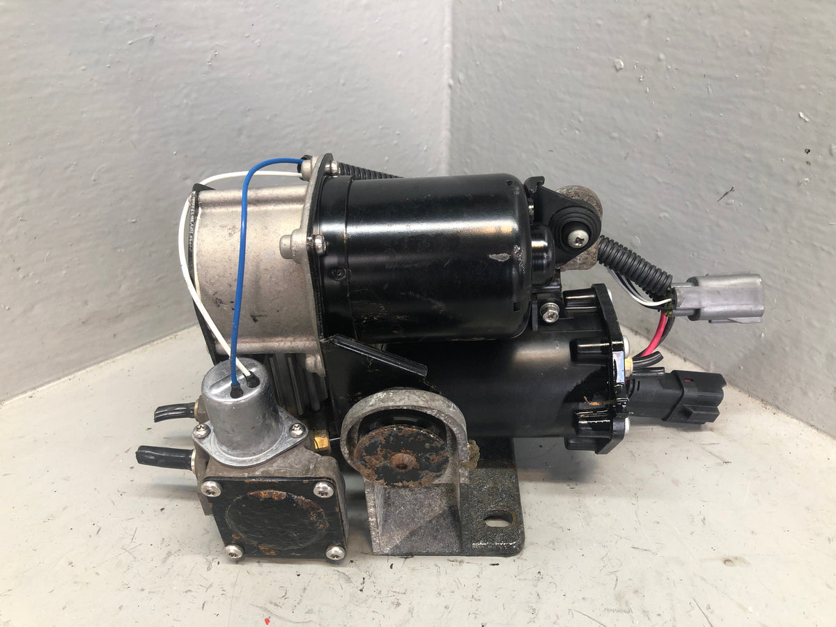 Discovery 3 Air Suspension Compressor Hitachi Land Rover 2004 to 2009 J17076