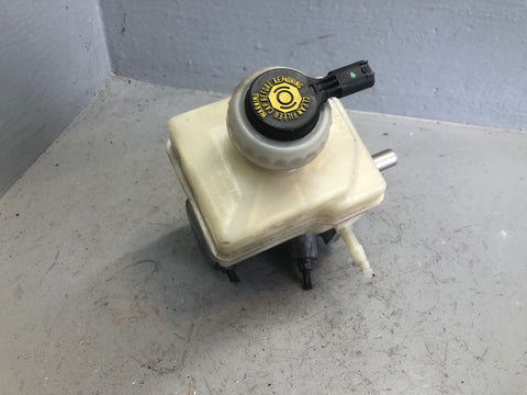 Discovery 3 Brake Master Cylinder with Reservoir Auto Land Rover 2004 to 2009