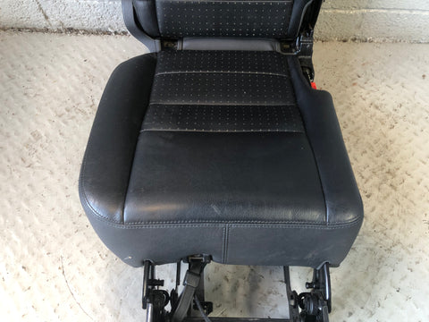 Discovery 3 Seats Leather Electric x 7 Land Rover in Black 2004 to 2009 J12086
