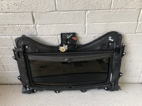 Discovery 3 Sunroof Complete with Motor and Blind Land Rover 2004 to 2009 J17076