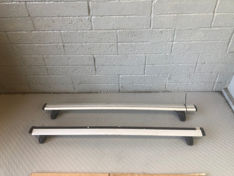 Thule WingBar with Lock and Key to fit Discovery 3 / 4 Land Rover L10076