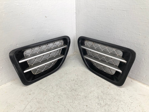 Range Rover Sport Wing Vents Pair L320 in Black and Silver 2005 to 2009
