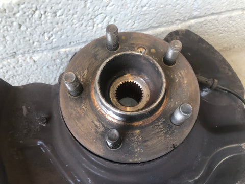 Range Rover L322 Hub Assembly Near Side Front 2006 to 2009 All Models D01076