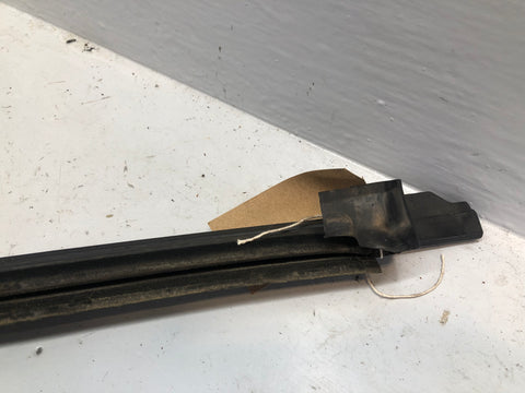 Discovery 2 Weather Strip Seal Near Side Front Window Trim Land Rover