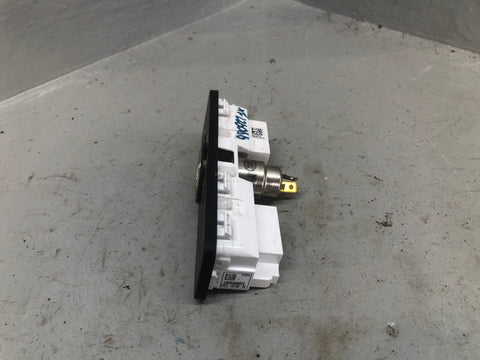 Jaguar XF Aux USB 12v Port CPLA-19C166-CB X250 2008 to 2015