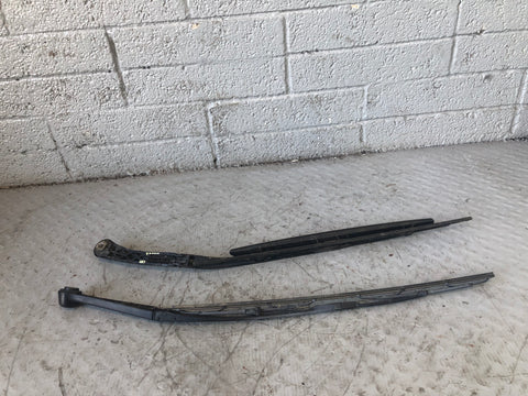 Range Rover L322 Front Windscreen Wiper Arms Pair 2010 to 2013 L29076