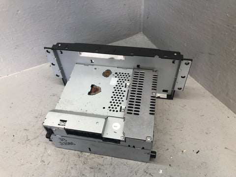 Discovery 3 Radio With CD Player Land Rover VUX500490 2004 to 2009 J12086